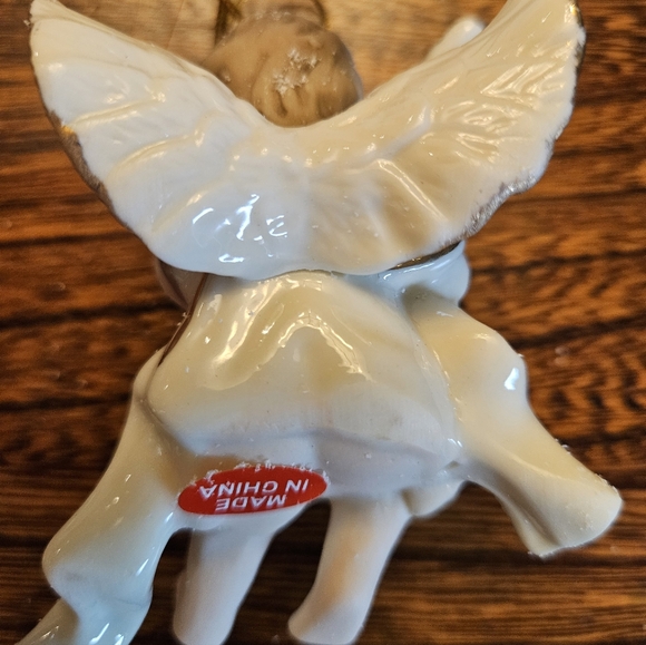 NEW, In Original Box, 4 Musical Cherub Christmas Tree Ornaments. - Picture 9 of 11